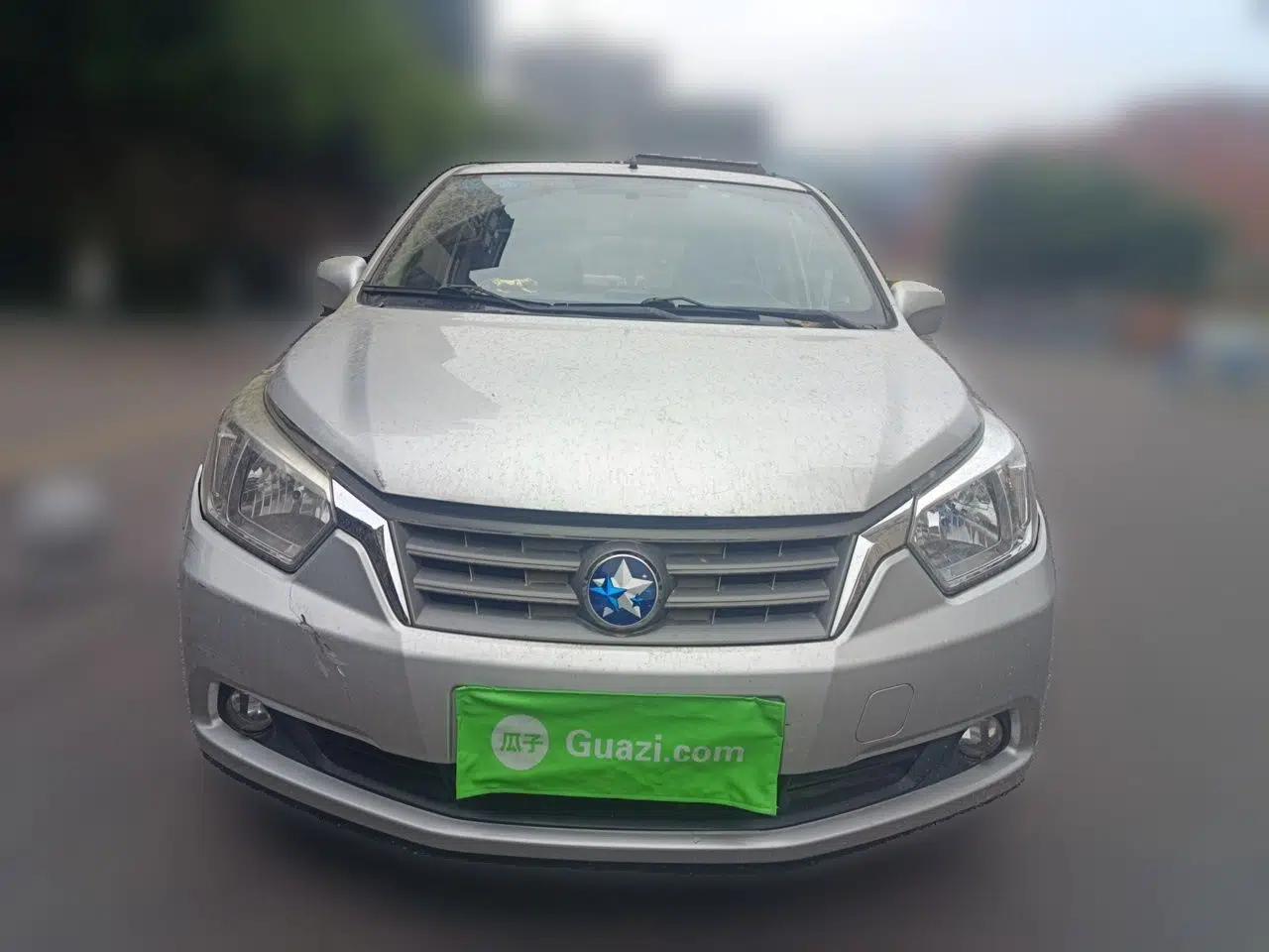 Venucia R50 2013 1.6L Manual Luxury Edition — миниатюра 2