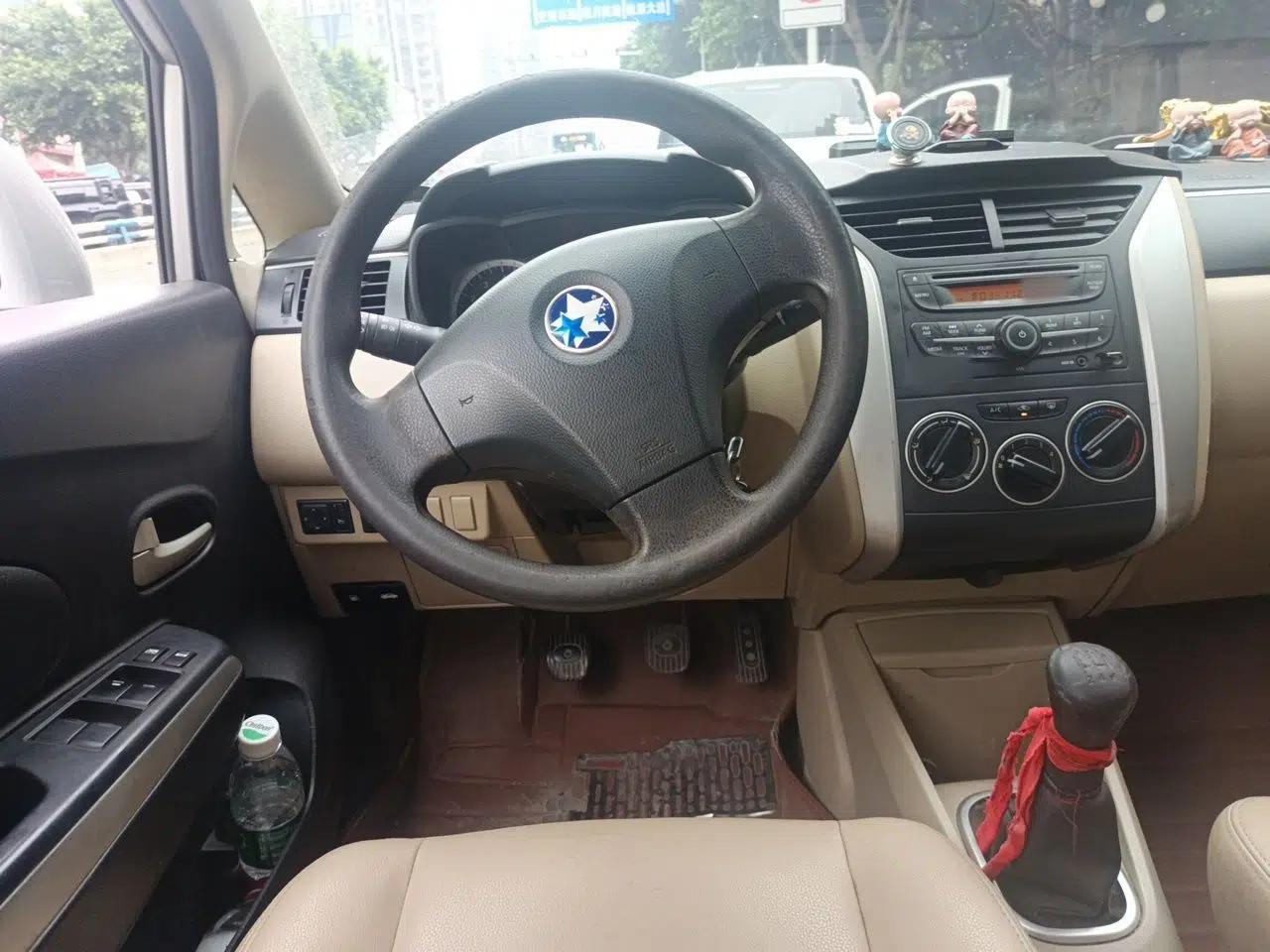 Venucia R50 2013 1.6L Manual Luxury Edition — миниатюра 11