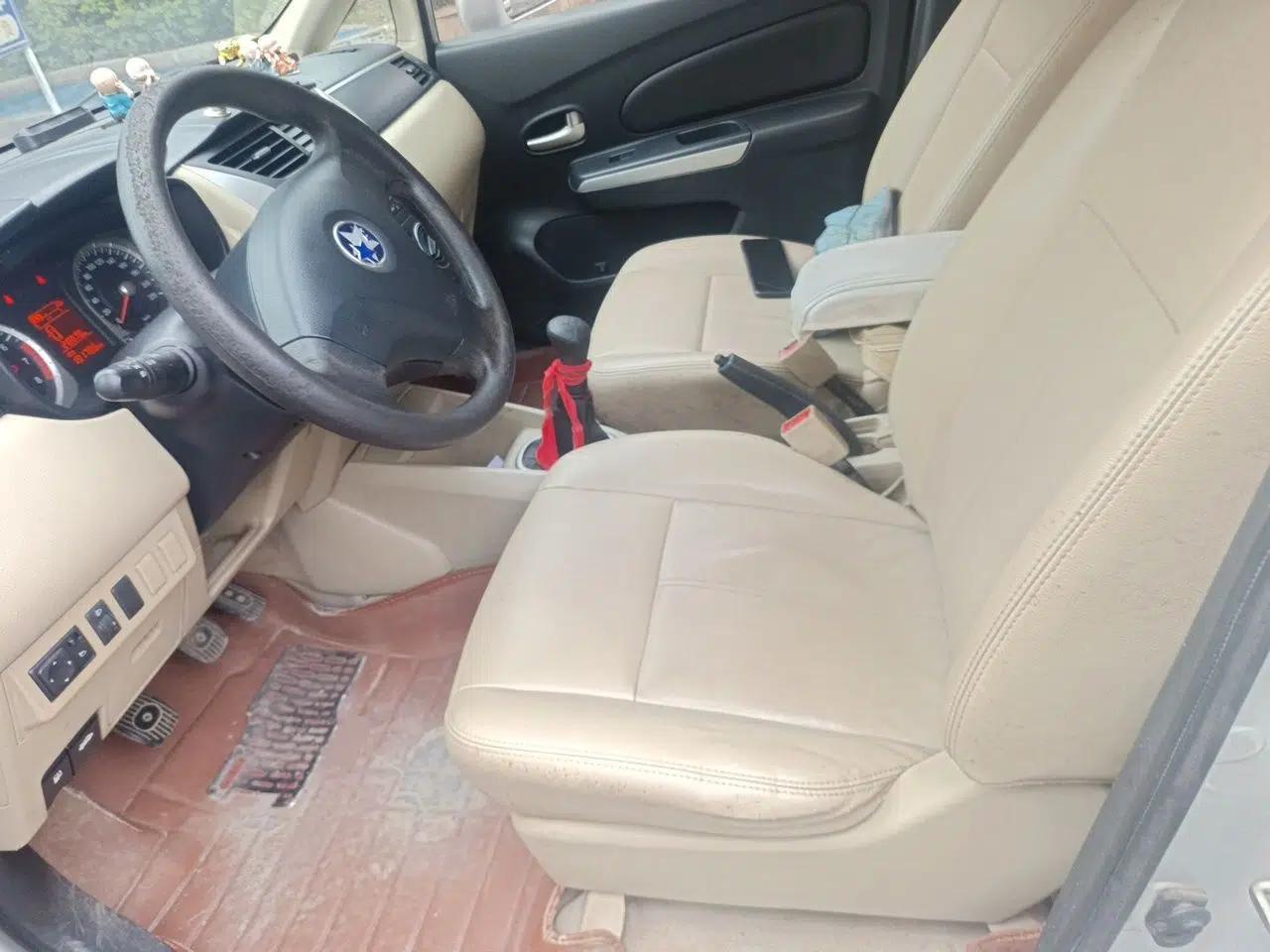 Venucia R50 2013 1.6L Manual Luxury Edition — миниатюра 16