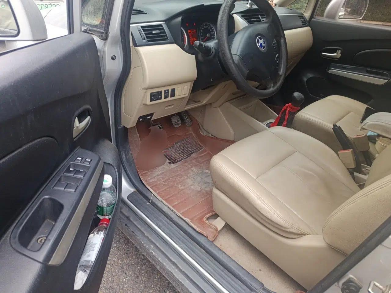 Venucia R50 2013 1.6L Manual Luxury Edition — миниатюра 17