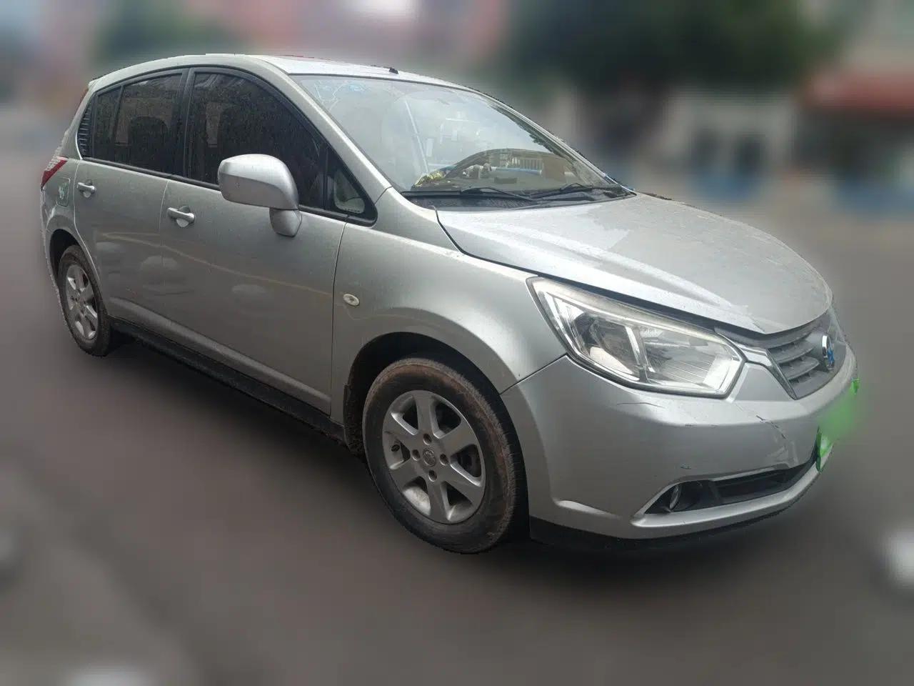 Venucia R50 2013 1.6L Manual Luxury Edition — миниатюра 3