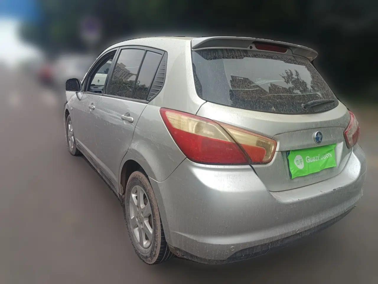 Venucia R50 2013 1.6L Manual Luxury Edition — миниатюра 4