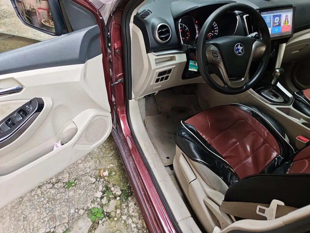 Venucia T70 2016 2.0L CVT Smart Choice Edition — миниатюра 17