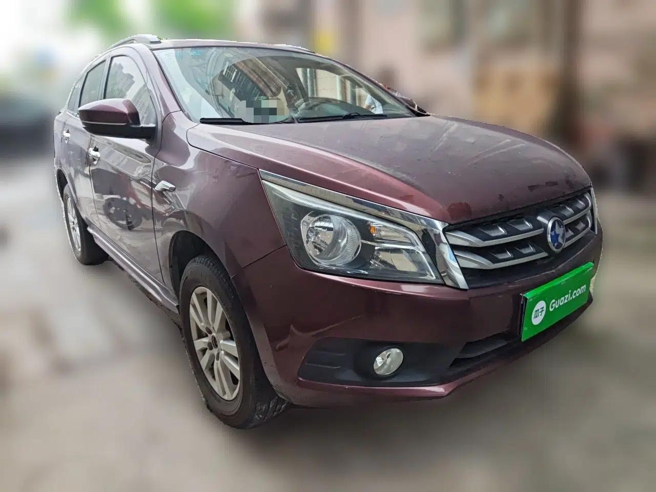 Venucia T70 2016 2.0L CVT Smart Choice Edition — миниатюра 3