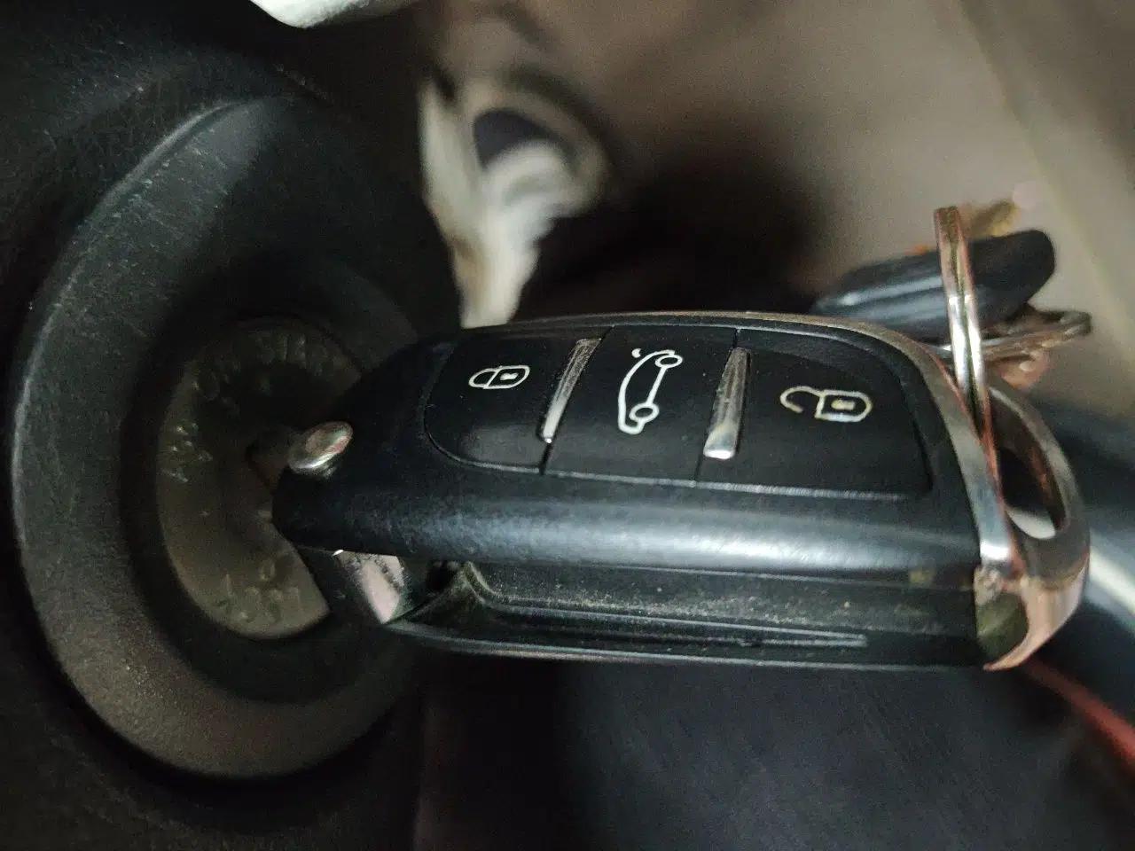 Venucia T70 2016 2.0L CVT Smart Choice Edition — миниатюра 9