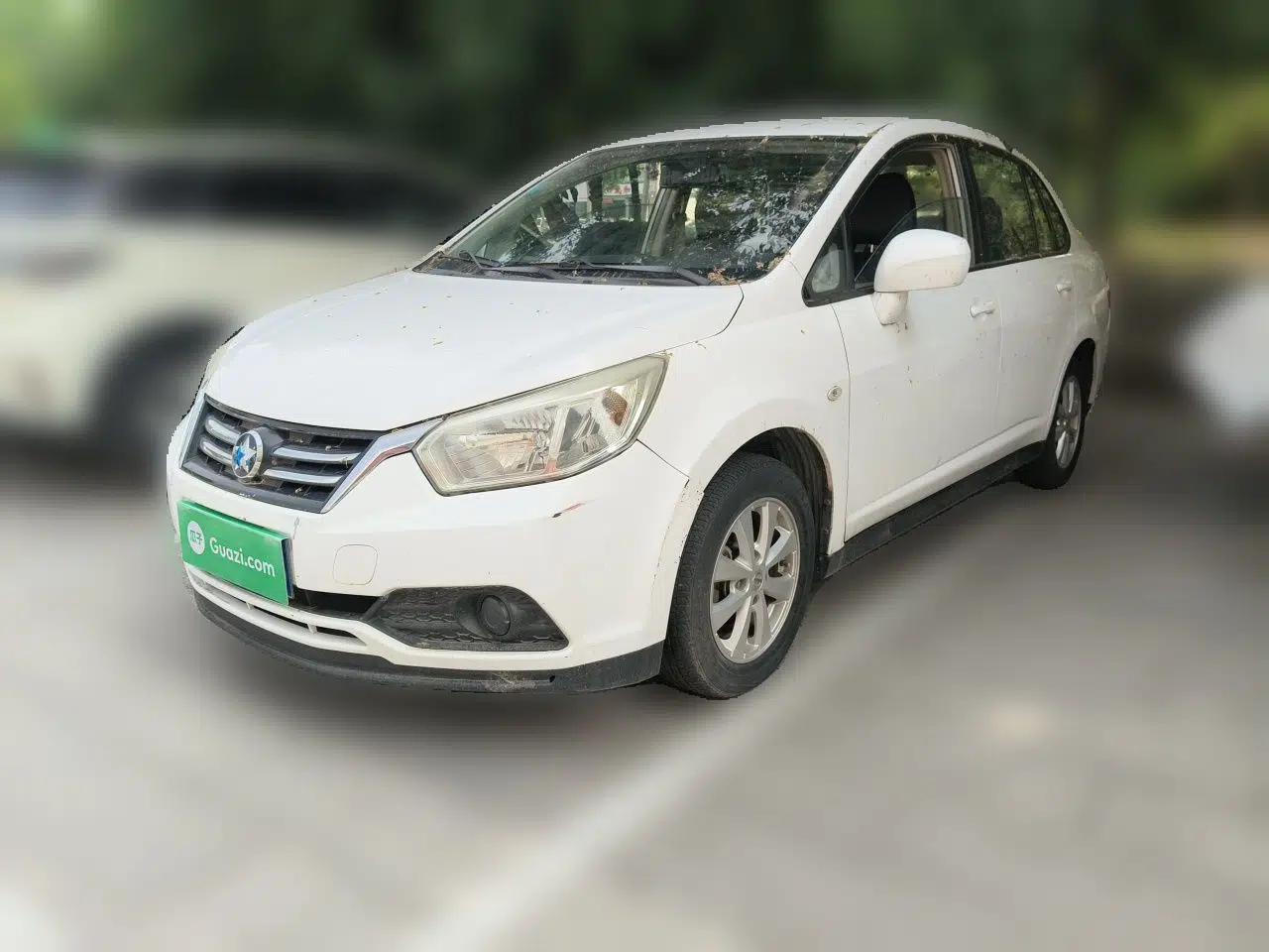 Venucia D50 2015 1.6L Manual Fashion Edition — миниатюра 1