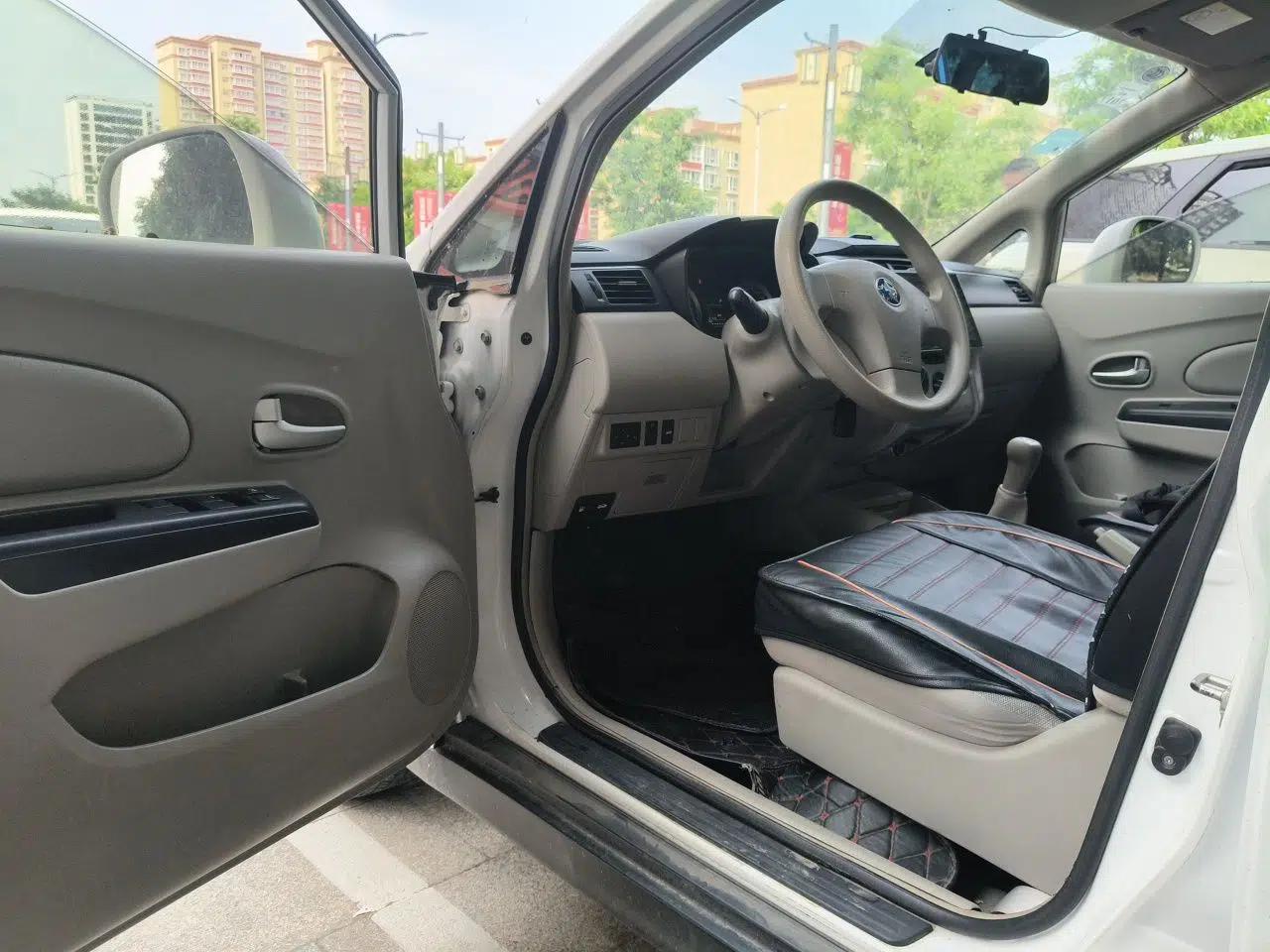Venucia D50 2015 1.6L Manual Fashion Edition — миниатюра 17