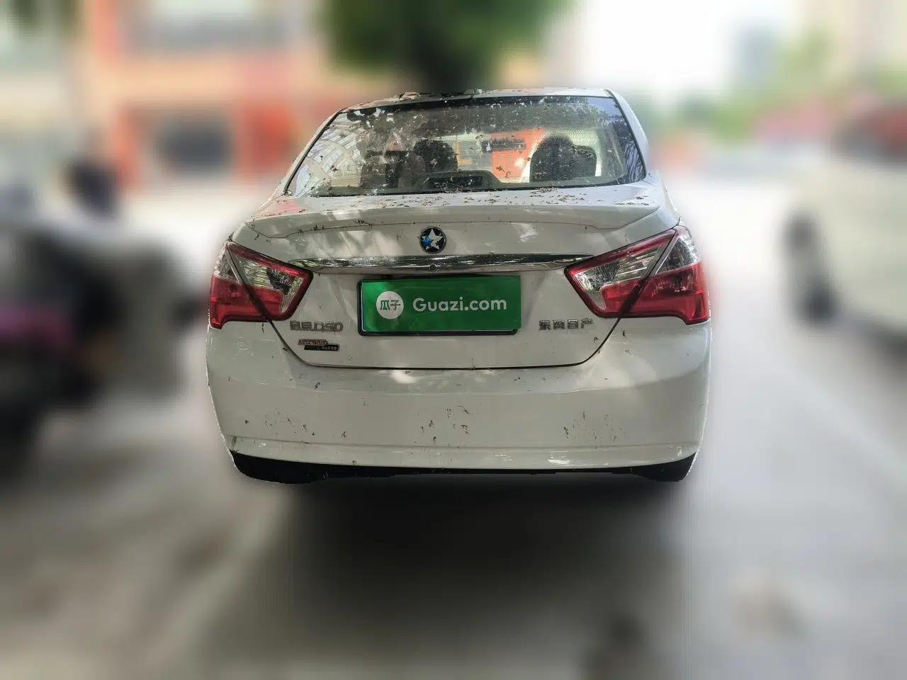 Venucia D50 2015 1.6L Manual Fashion Edition — миниатюра 5