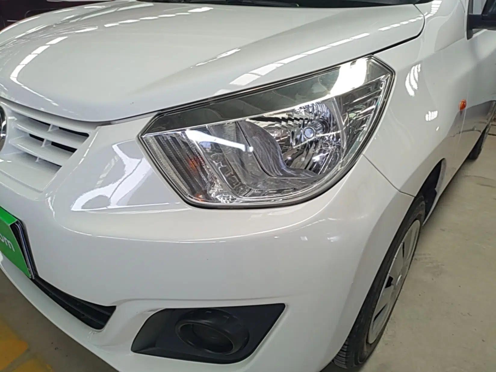 Venucia R30 2014 1.2L Manual Comfort Edition — миниатюра 2