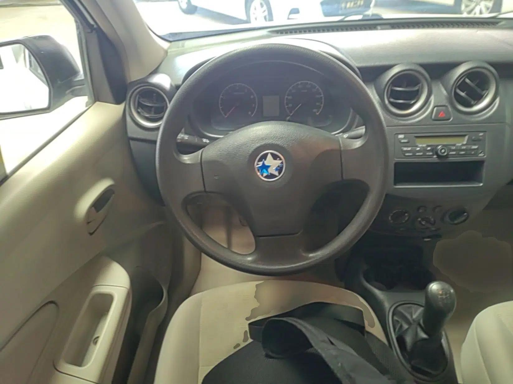 Venucia R30 2014 1.2L Manual Comfort Edition — миниатюра 11
