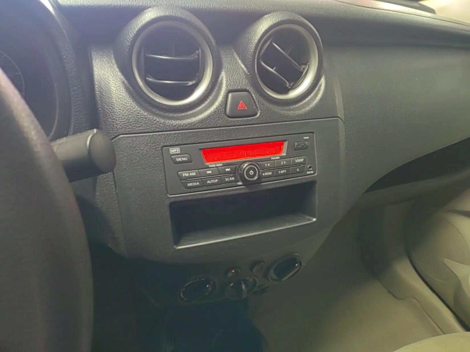 Venucia R30 2014 1.2L Manual Comfort Edition — миниатюра 13