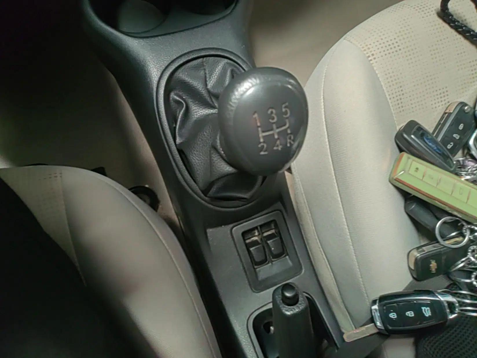 Venucia R30 2014 1.2L Manual Comfort Edition — миниатюра 14