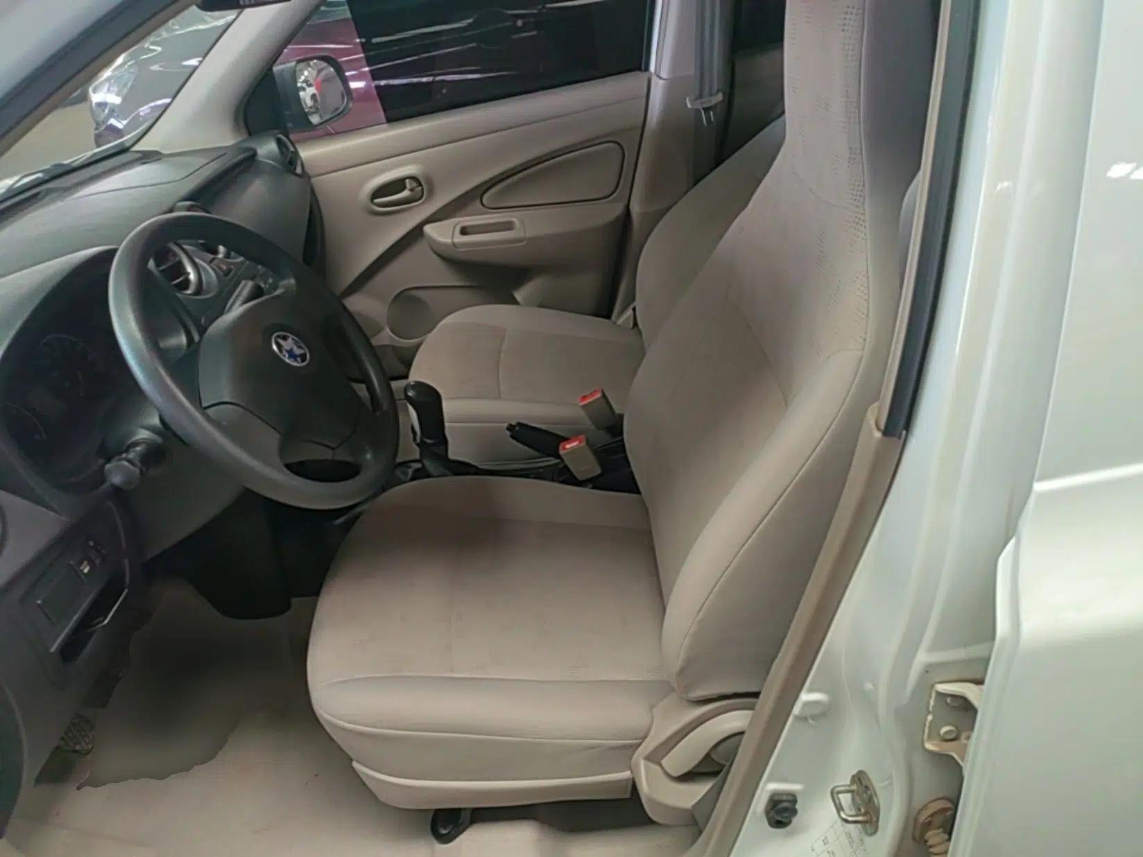 Venucia R30 2014 1.2L Manual Comfort Edition — миниатюра 15