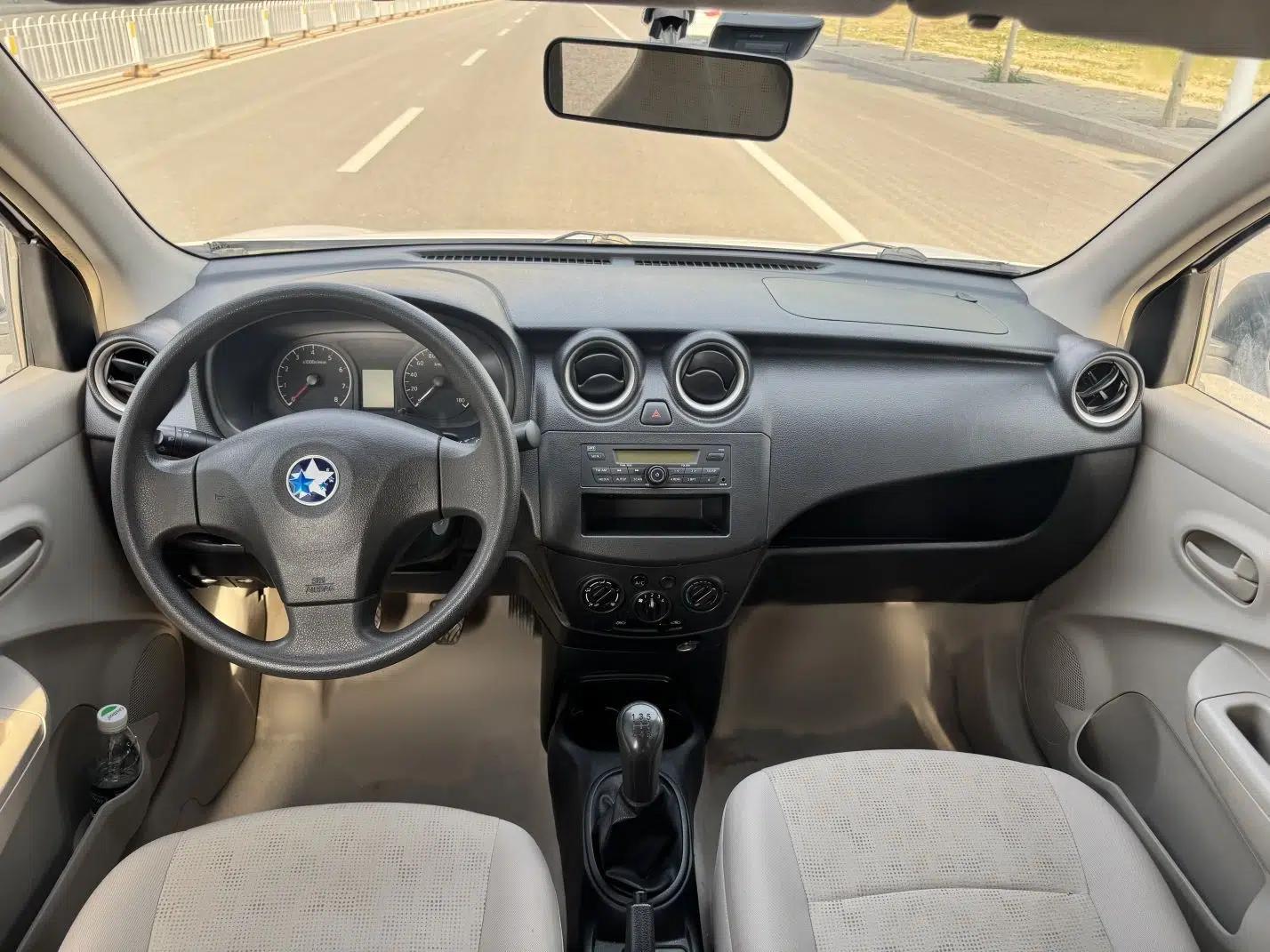 Venucia R30 2014 1.2L Manual Comfort Edition — миниатюра 19