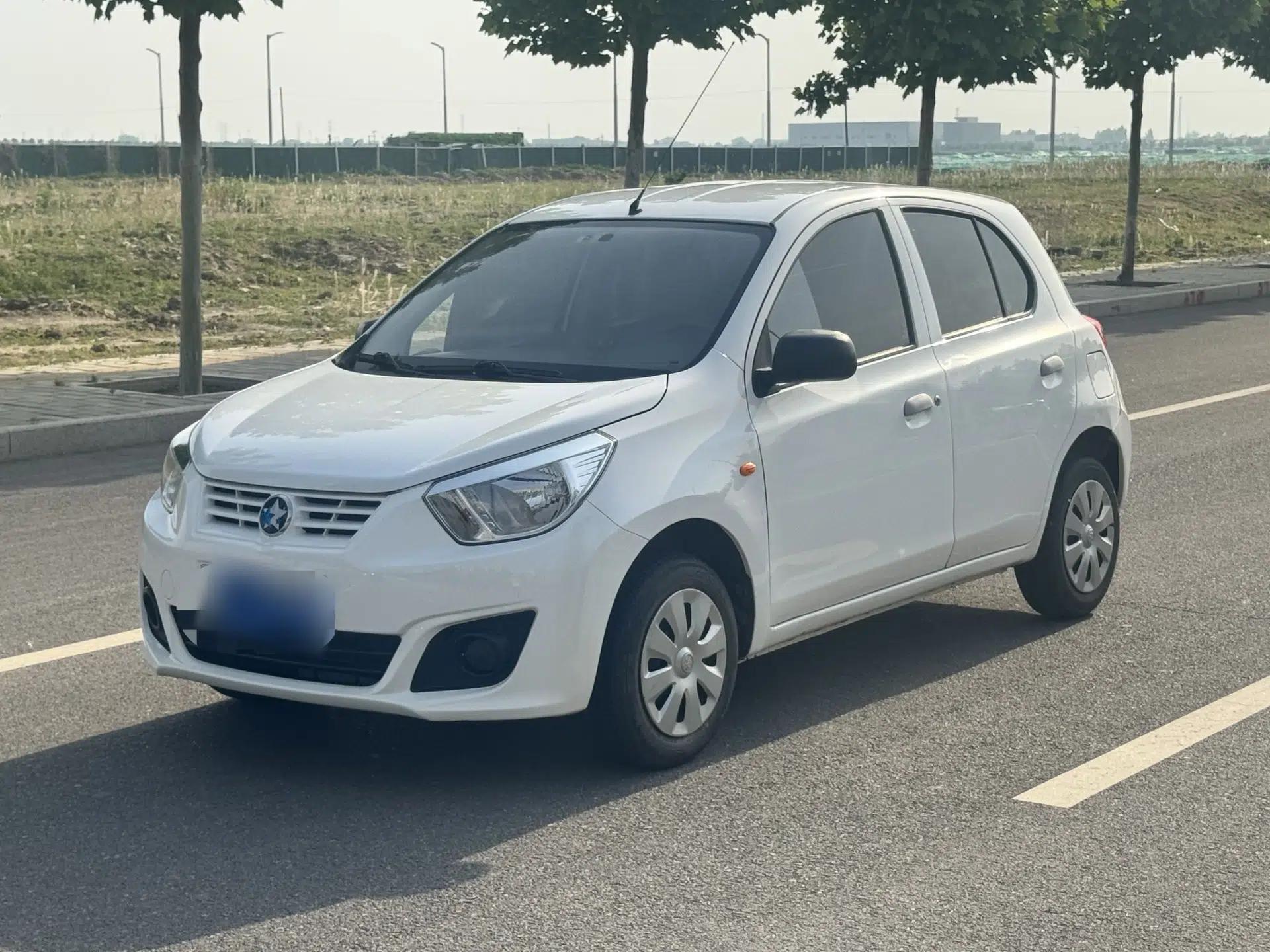 Venucia R30 2014 1.2L Manual Comfort Edition — миниатюра 3