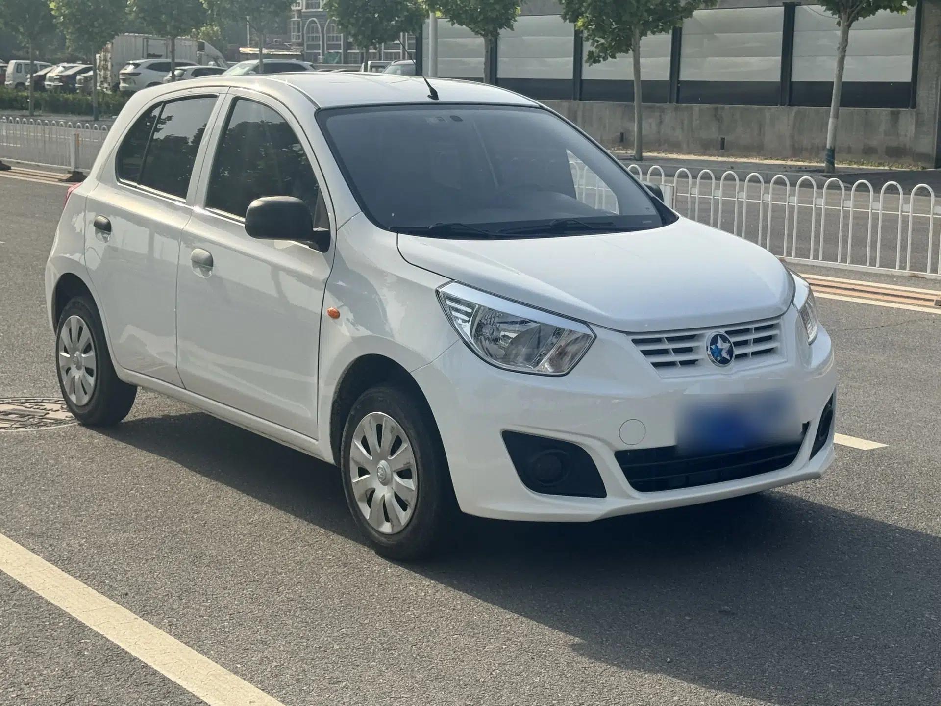 Venucia R30 2014 1.2L Manual Comfort Edition — миниатюра 5