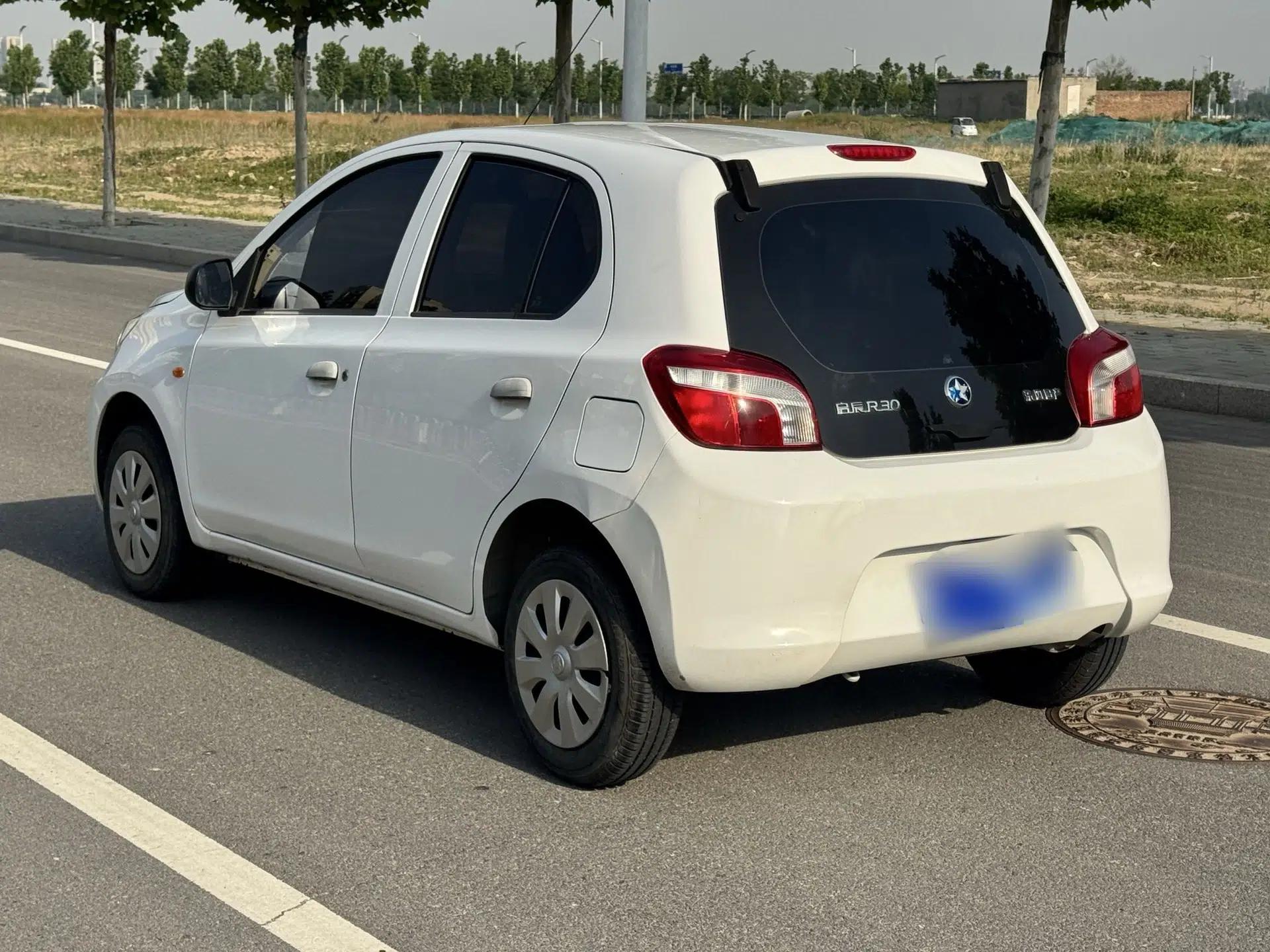 Venucia R30 2014 1.2L Manual Comfort Edition — миниатюра 8