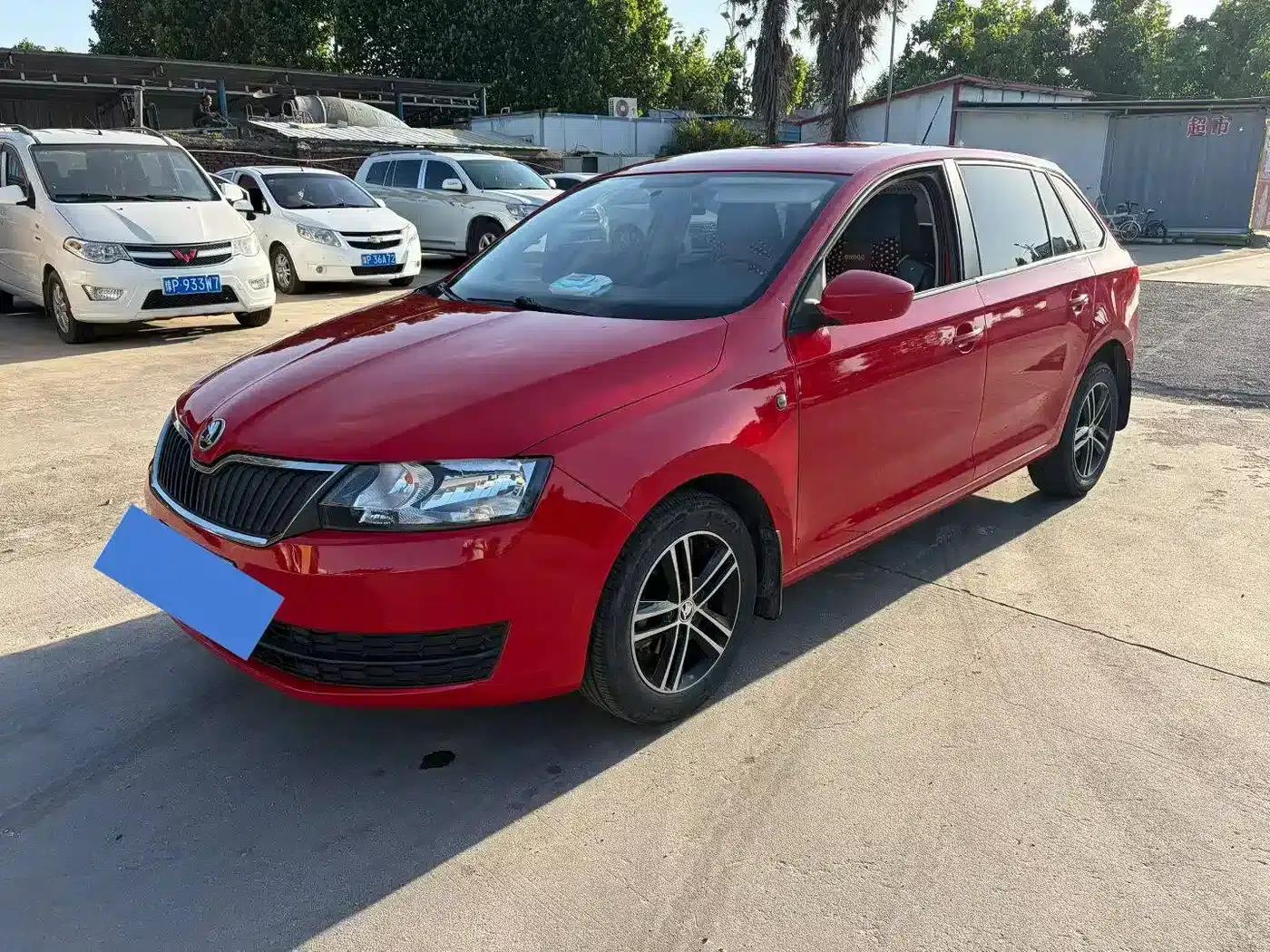 Rapid 2014 1.6L Manual Enjoy Edition — миниатюра 1