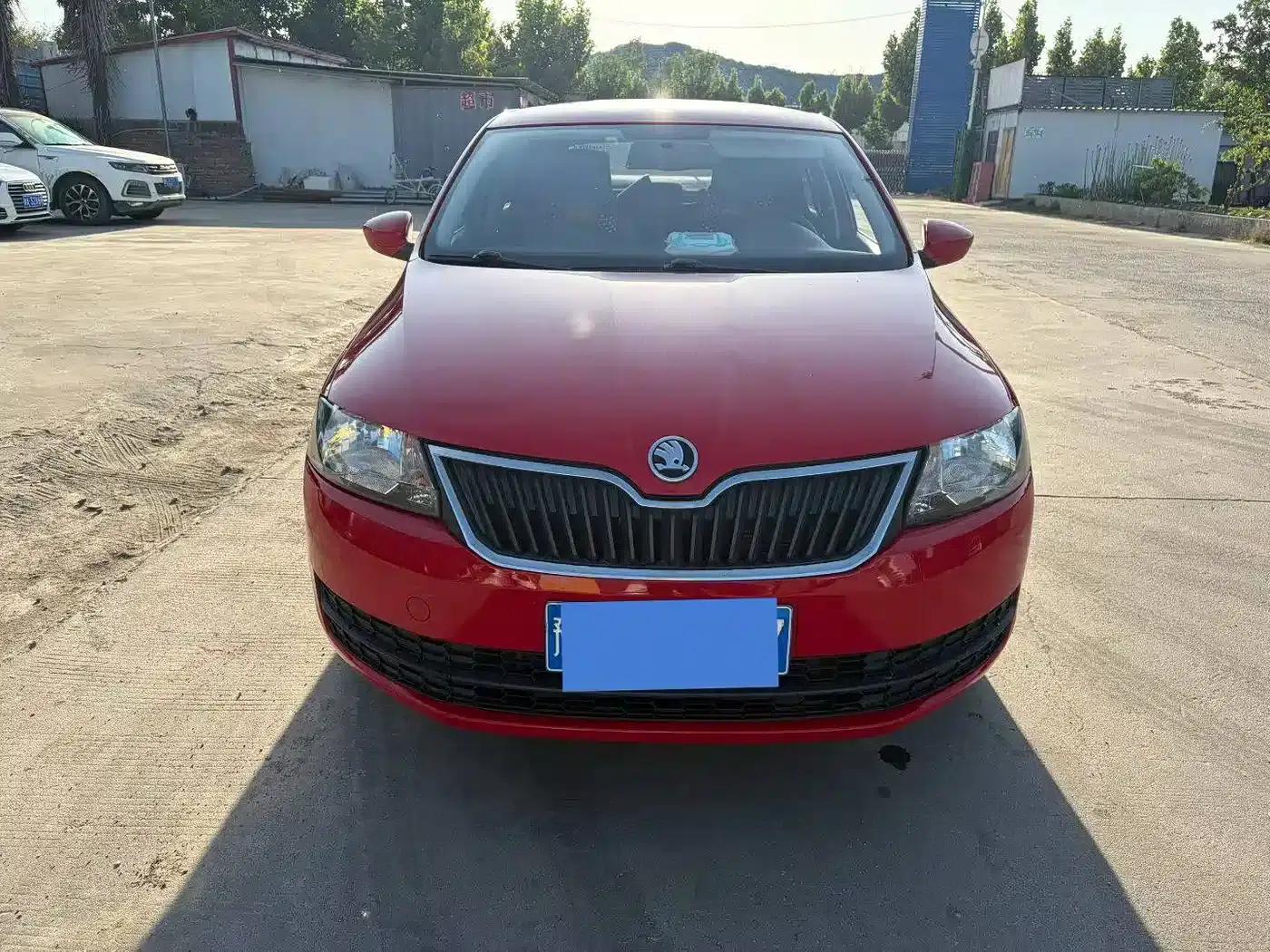 Rapid 2014 1.6L Manual Enjoy Edition — миниатюра 2