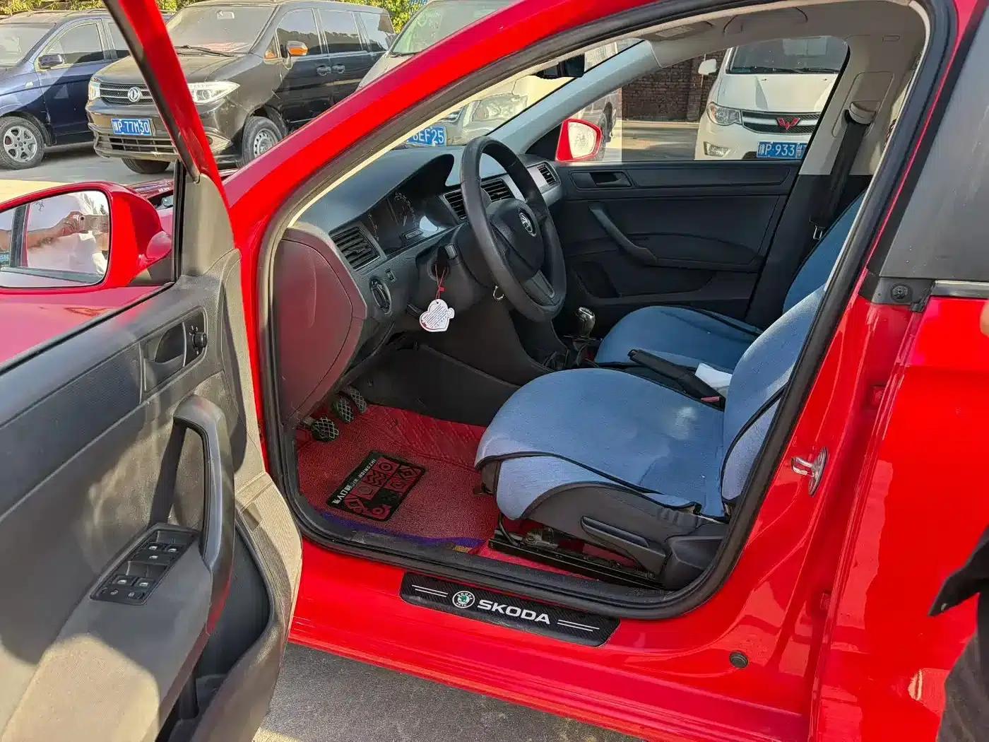 Rapid 2014 1.6L Manual Enjoy Edition — миниатюра 3