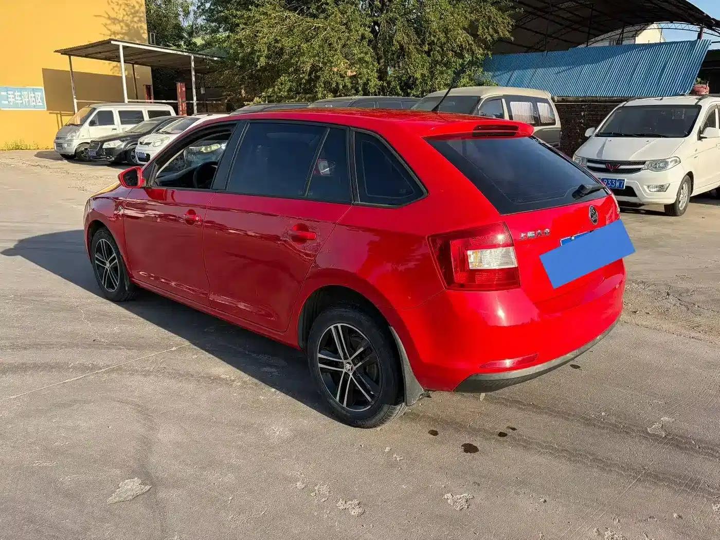 Rapid 2014 1.6L Manual Enjoy Edition — миниатюра 6