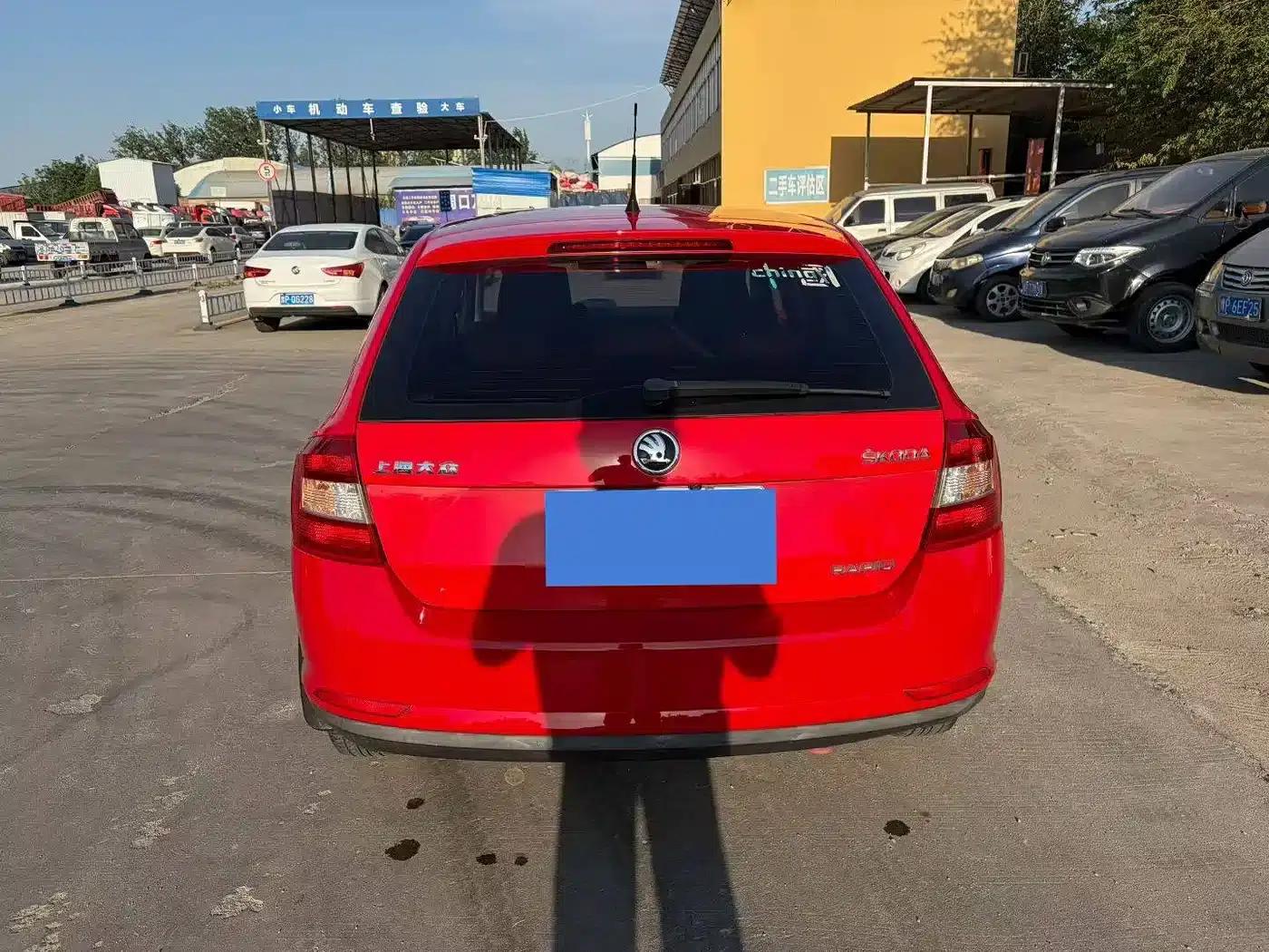 Rapid 2014 1.6L Manual Enjoy Edition — миниатюра 7