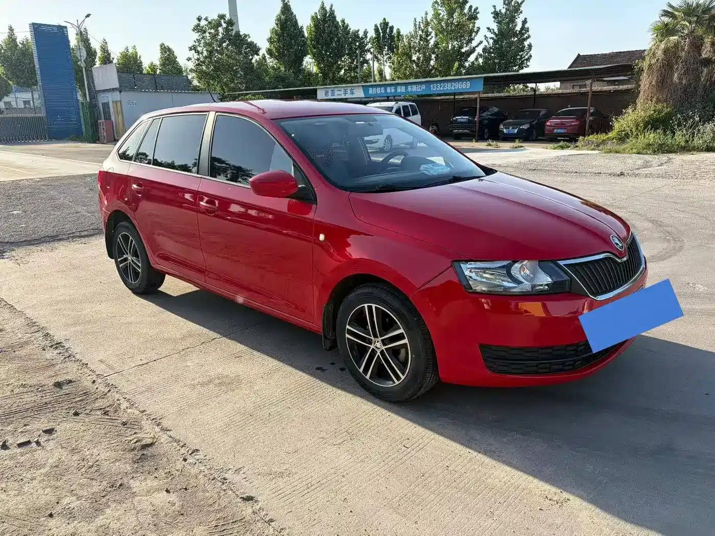 Rapid 2014 1.6L Manual Enjoy Edition — миниатюра 9