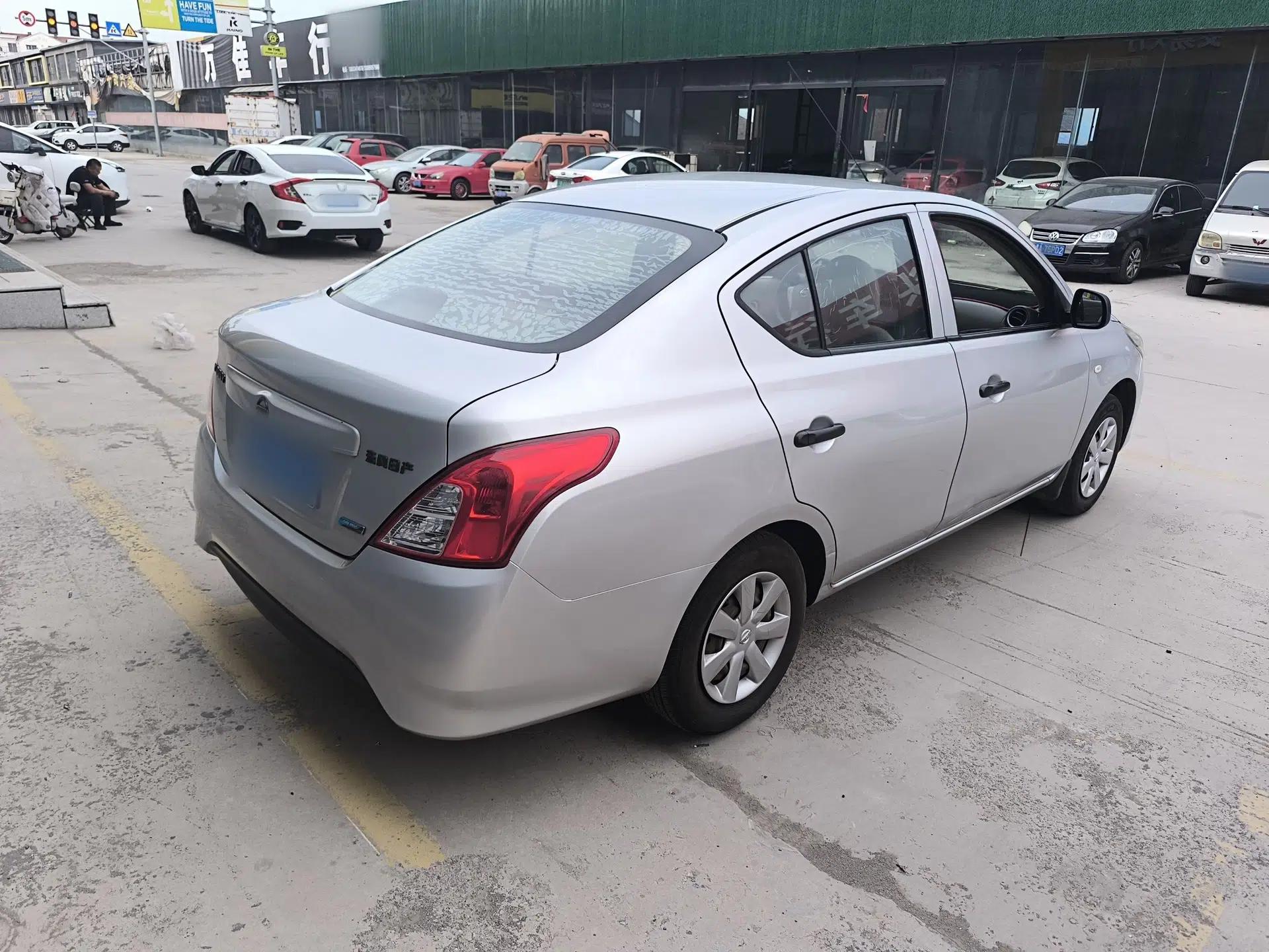 Nissan Sunny 2015 1.5XE Manual Comfort Edition — миниатюра 5