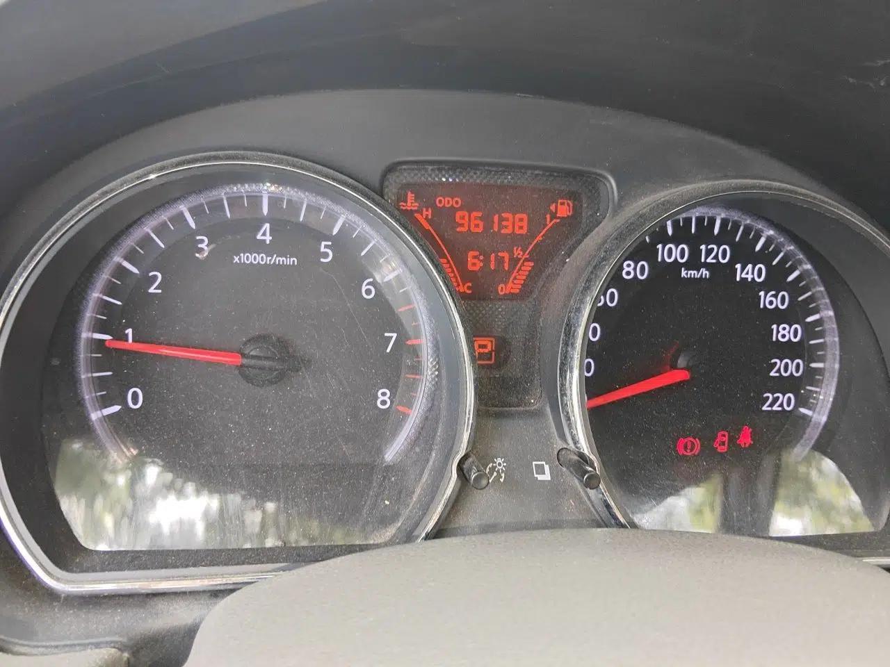 Nissan Sunny 2011 1.5XL CVT Luxury Edition — миниатюра 13