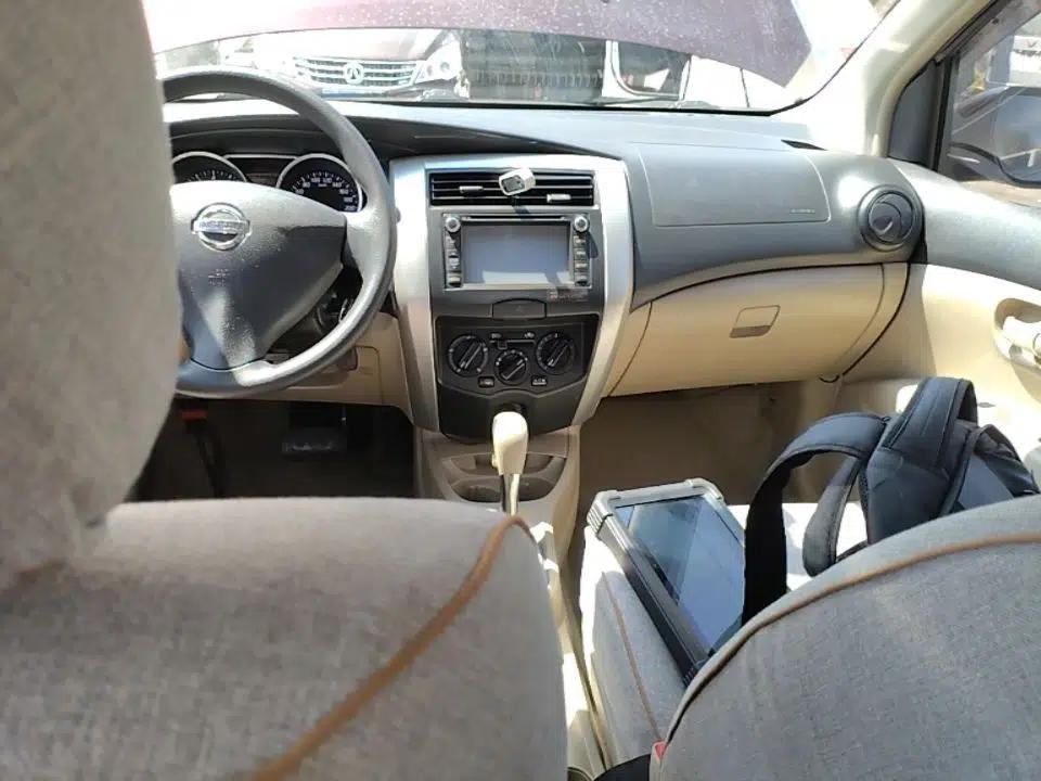 Nissan Livina 2015 1.6XE CVT Comfort Edition — миниатюра 13