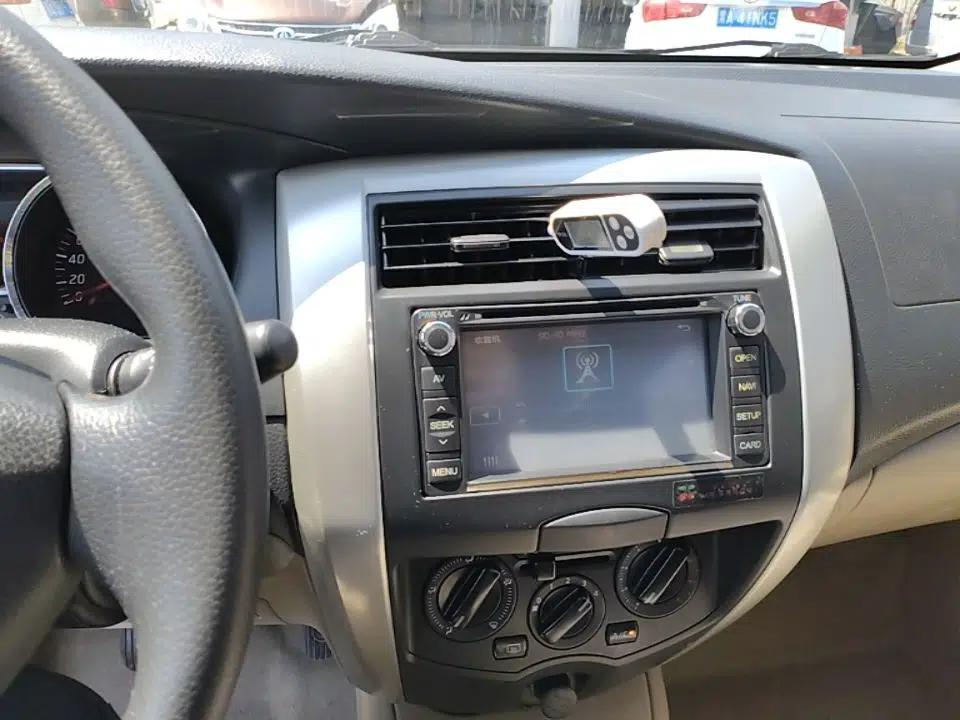 Nissan Livina 2015 1.6XE CVT Comfort Edition — миниатюра 16