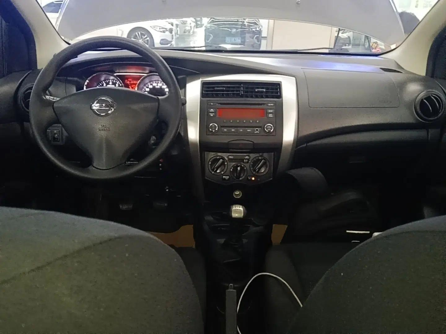 Nissan Livina 2015 1.6XE Manual Comfort Edition — миниатюра 12