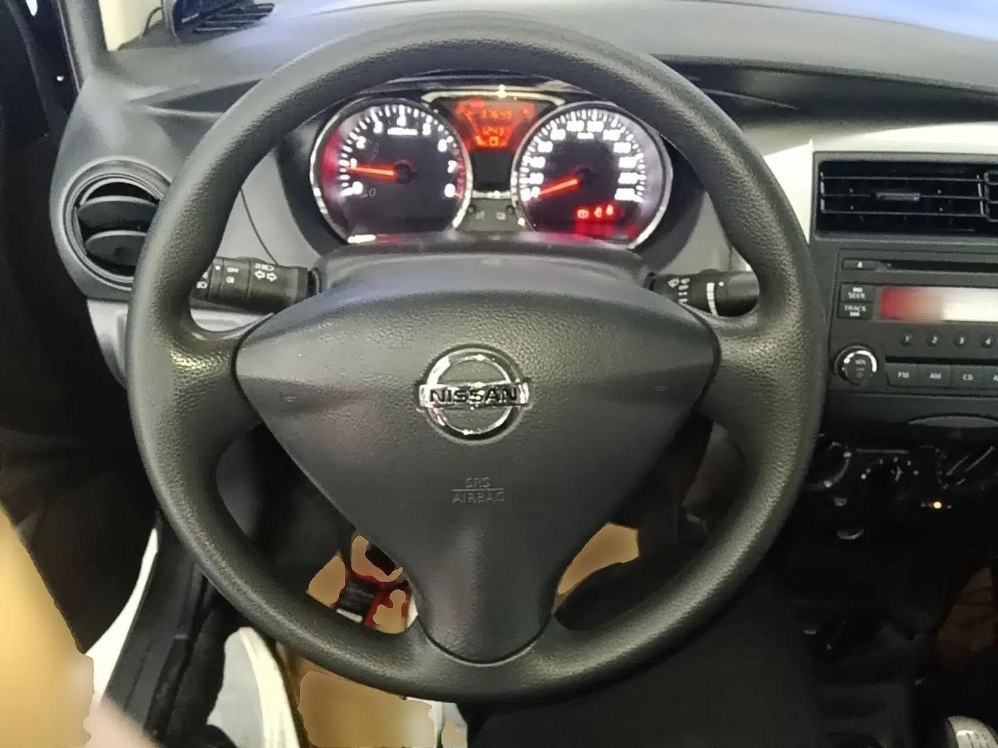 Nissan Livina 2015 1.6XE Manual Comfort Edition — миниатюра 13