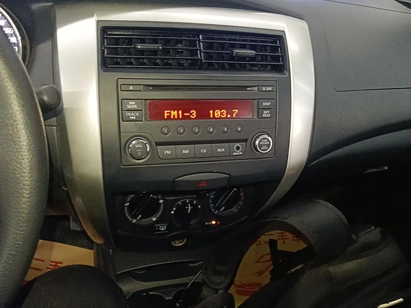Nissan Livina 2015 1.6XE Manual Comfort Edition — миниатюра 15