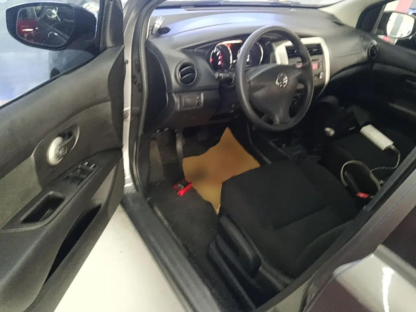 Nissan Livina 2015 1.6XE Manual Comfort Edition — миниатюра 18