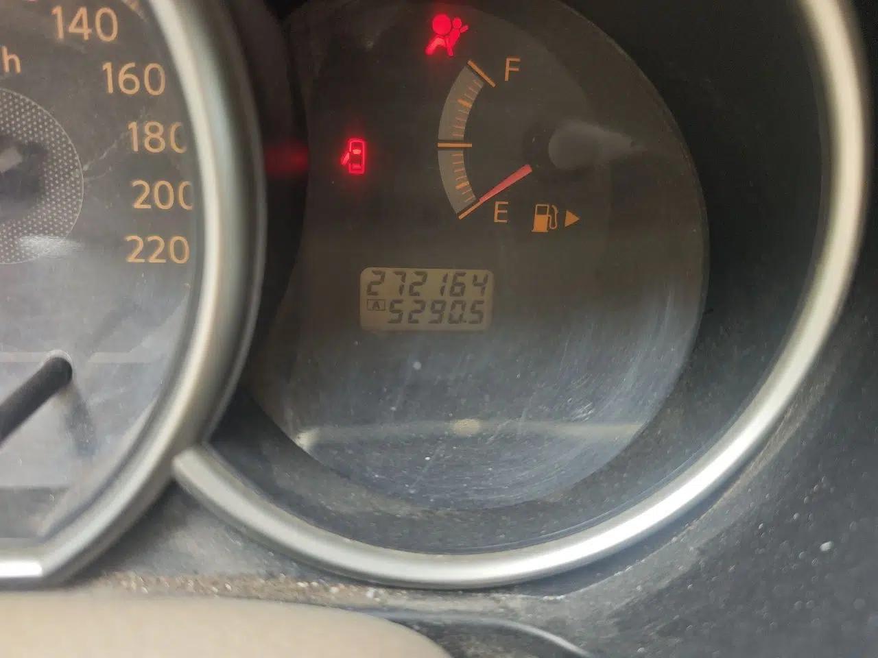 Nissan Livina 2007 1.6L Manual Supercharged Model — миниатюра 13
