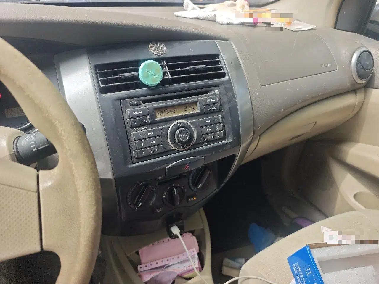 Nissan Livina 2007 1.6L Manual Supercharged Model — миниатюра 14
