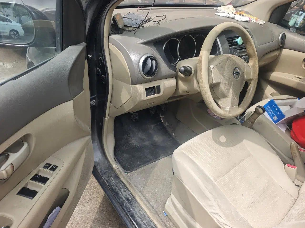 Nissan Livina 2007 1.6L Manual Supercharged Model — миниатюра 17