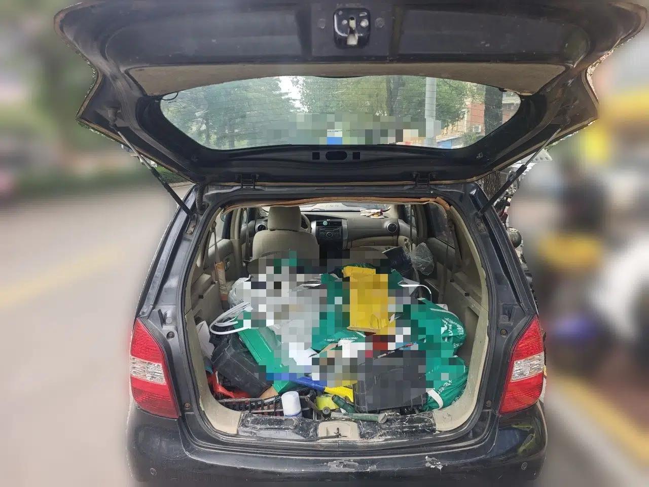 Nissan Livina 2007 1.6L Manual Supercharged Model — миниатюра 20