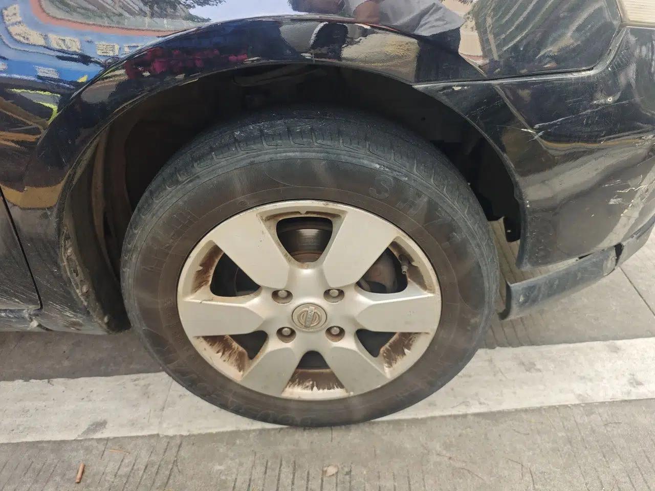Nissan Livina 2007 1.6L Manual Supercharged Model — миниатюра 8