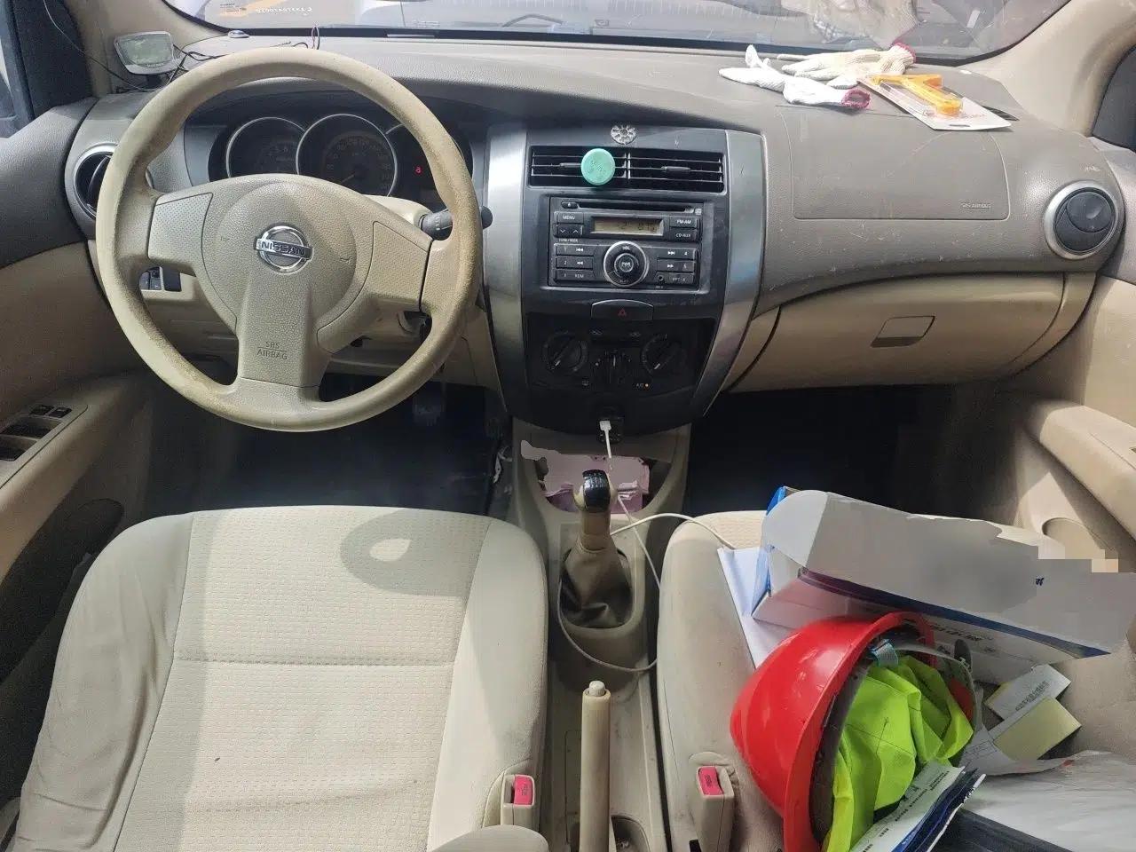 Nissan Livina 2007 1.6L Manual Supercharged Model — миниатюра 10