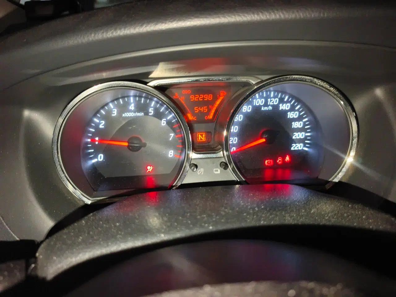 Nissan Livina 2013 JINRUI 1.6XV CVT Luxury Edition — миниатюра 12