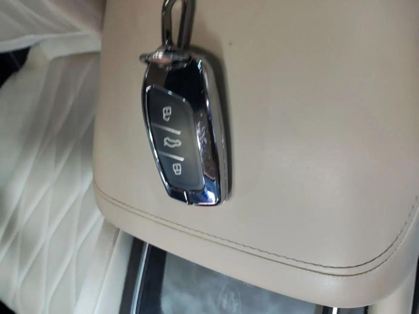 Roewe D7 2023 DMH 125km Excellence Edition — миниатюра 12