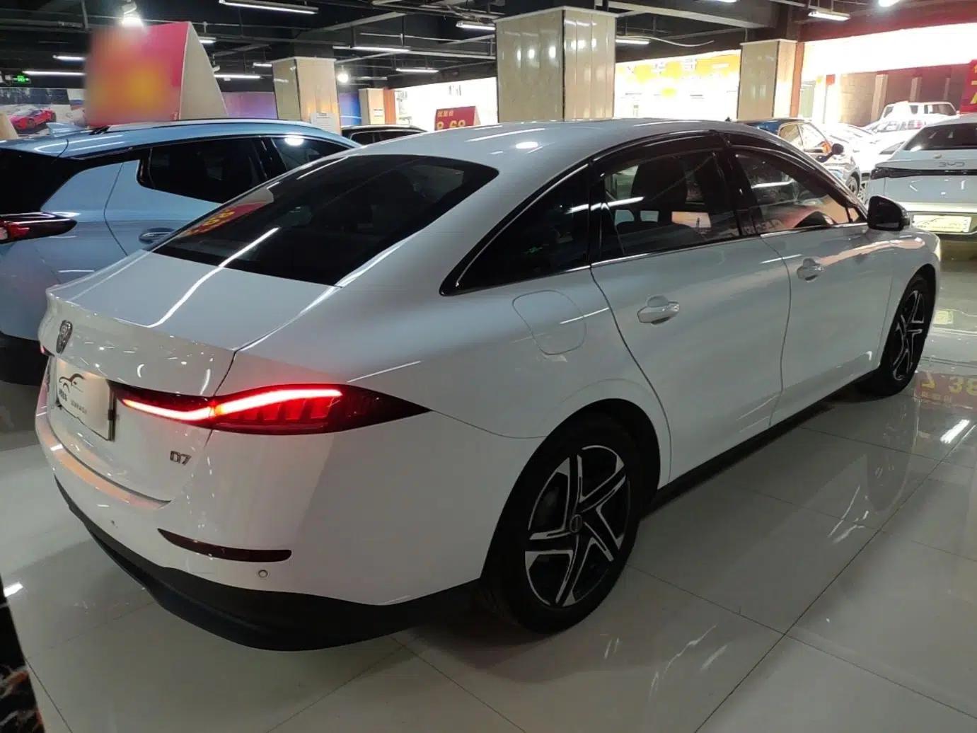 Roewe D7 2023 DMH 125km Excellence Edition — миниатюра 6