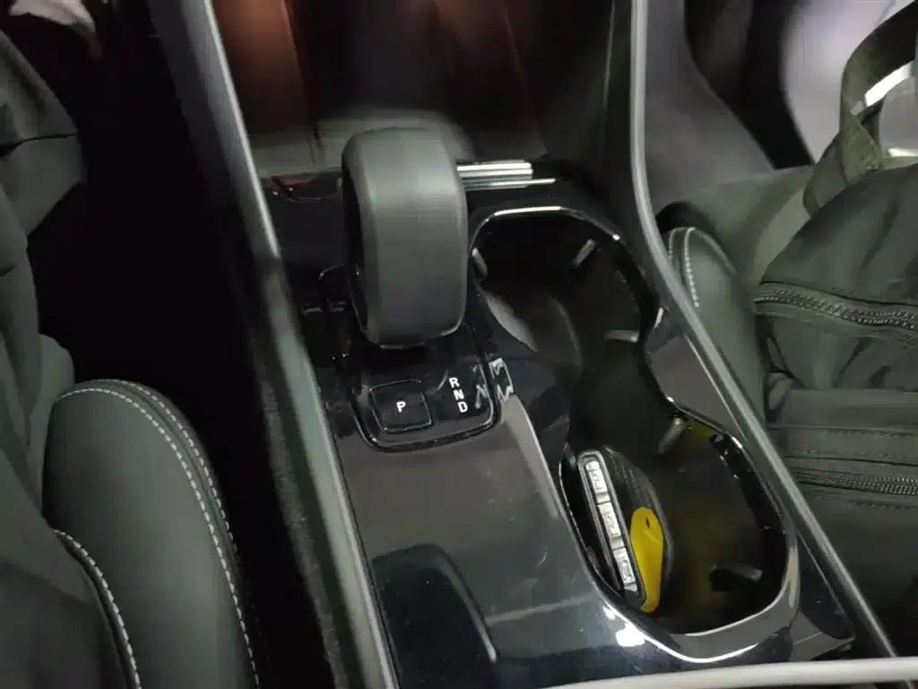 Volvo XC40 PHEV 2023 Long Range Edition — миниатюра 14