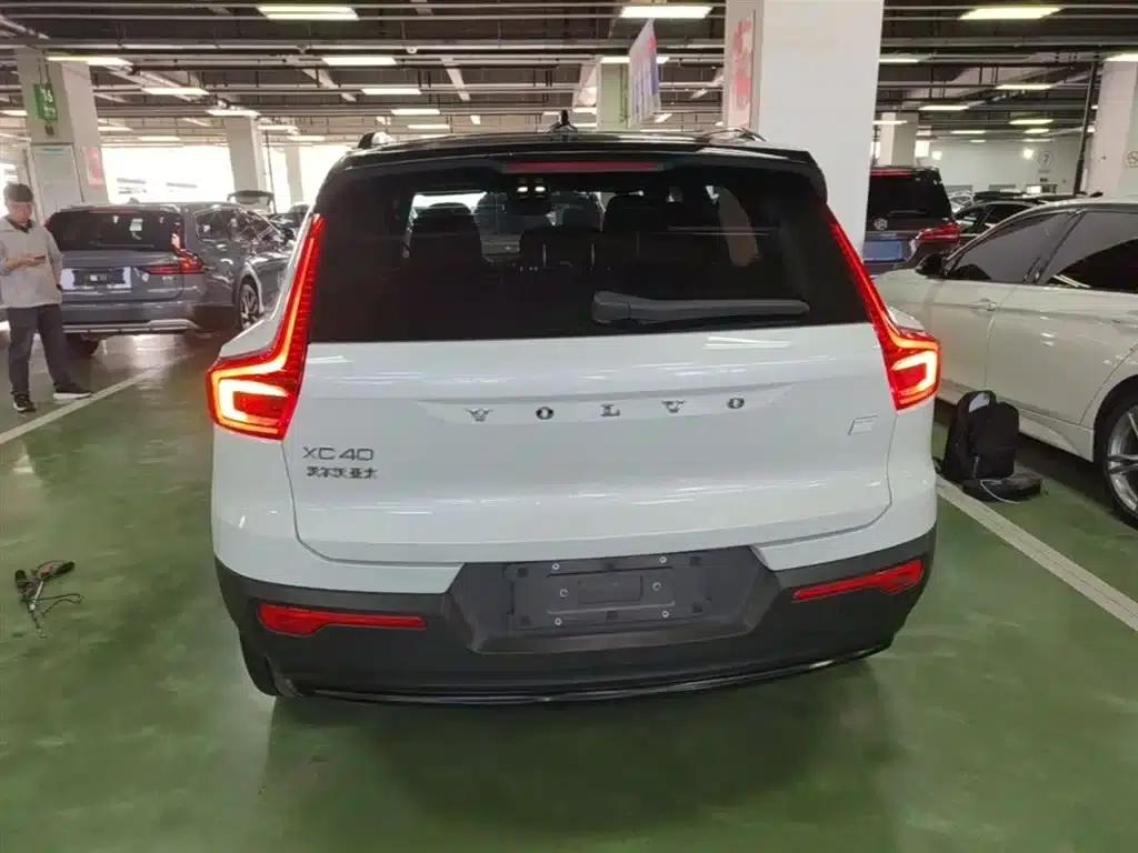 Volvo XC40 PHEV 2023 Long Range Edition — миниатюра 6
