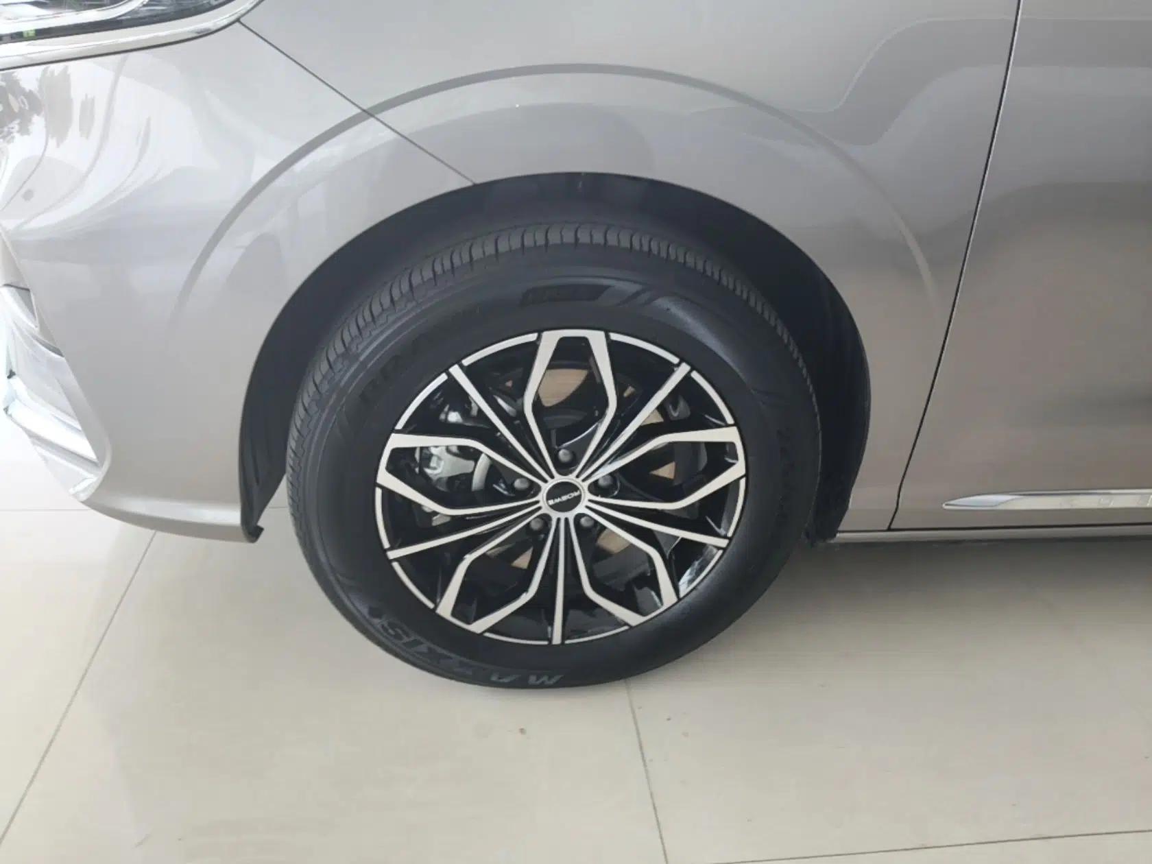 Roewe iMAX8 New Energy 2025 1.5T DMH Lu Zun Deluxe Edition — миниатюра 8