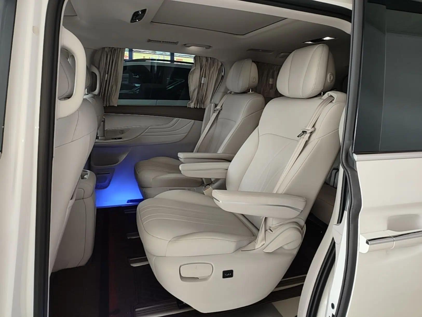 Roewe iMAX8 New Energy 2025 1.5T DMH Lu Zun Deluxe Edition — миниатюра 20