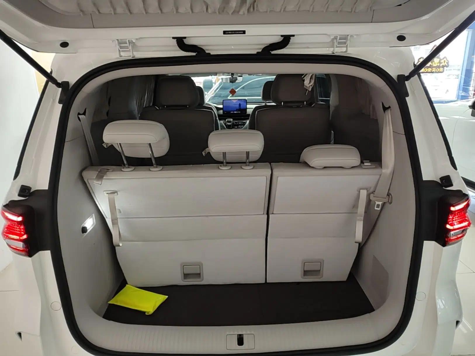 Roewe iMAX8 New Energy 2025 1.5T DMH Lu Zun Deluxe Edition — миниатюра 22