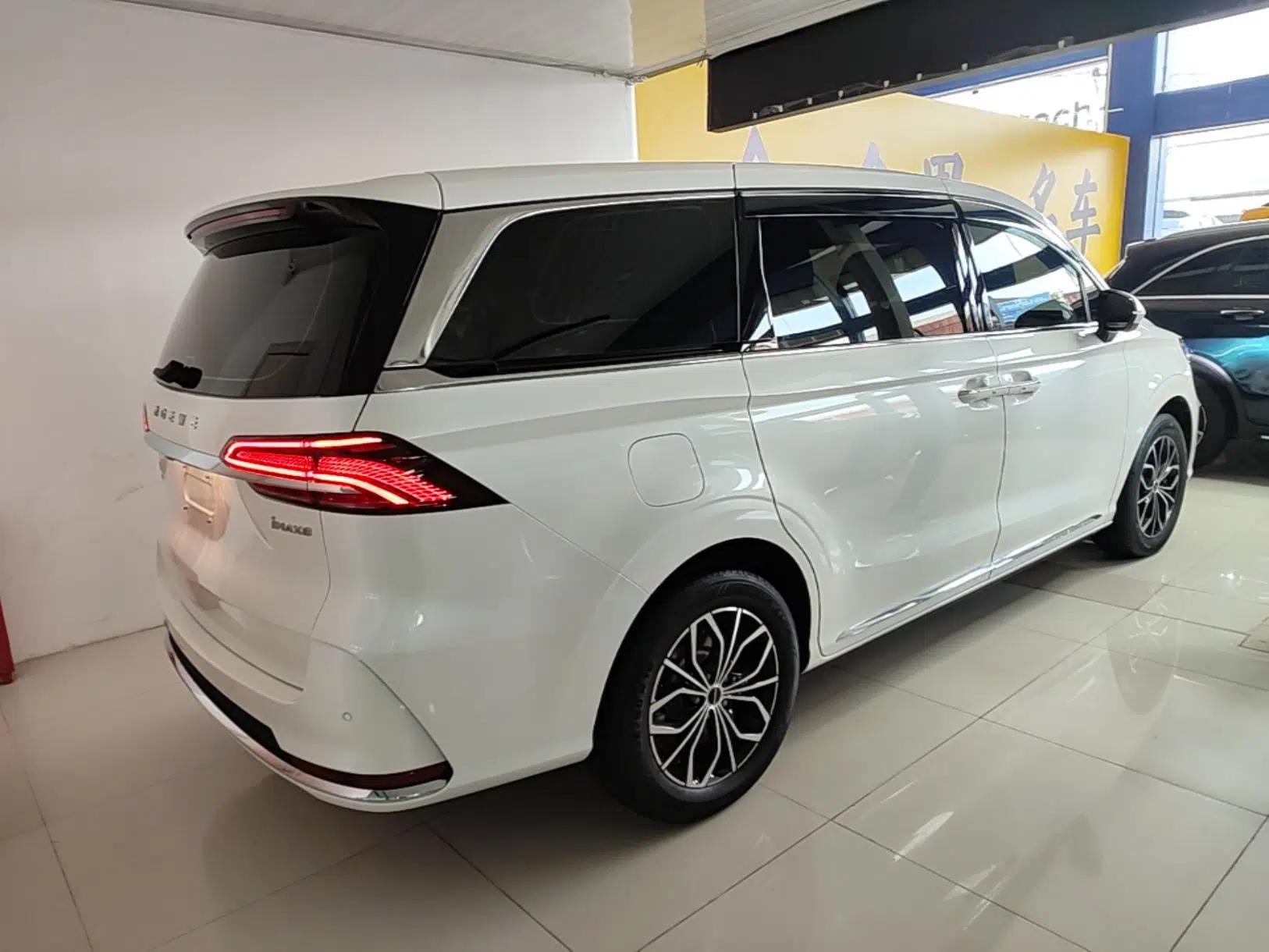Roewe iMAX8 New Energy 2025 1.5T DMH Lu Zun Deluxe Edition — миниатюра 6